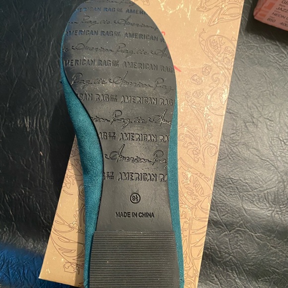 🚨SHOES🚨 - Picture 2 of 3